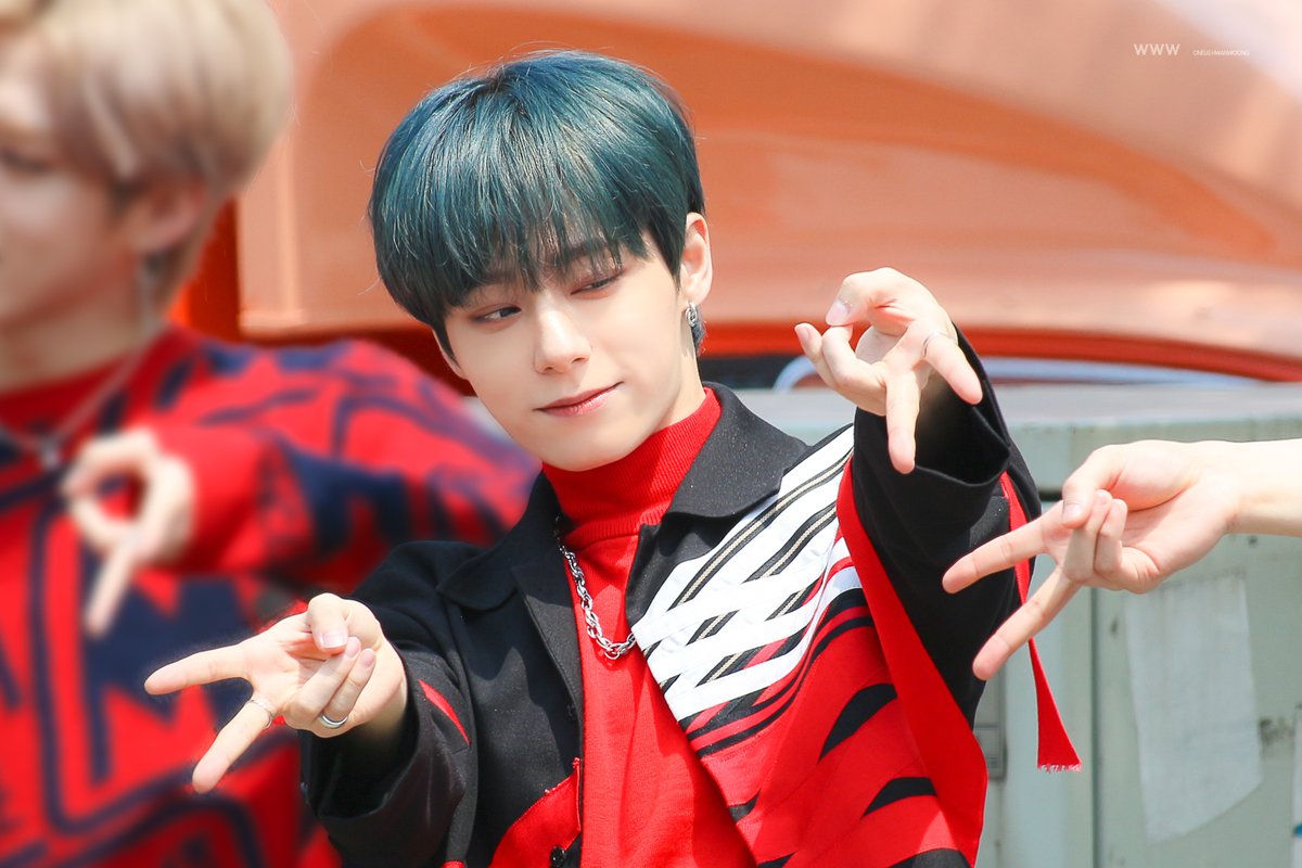 WorldWideWoong's tweet photo. 8시 26분!! ��웅날 환웅시 🎂
#환웅이_생일떡주면_안잡아먹지
#SHINING_HWANWOONG_DAY
#환웅 #HWANWOONG #여환웅
#원어스 #ONEUS https://t.co/TQmvvkxWQw