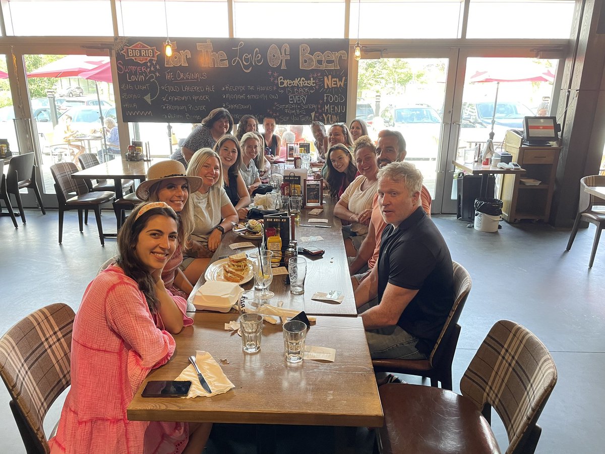 MrsAMacLeod's tweet photo. Almost-back-to-school lunch with some of the DFJ gang 💚💛 As sad as it is to see summer go, it’s so nice to be back with the work family! #ocsb https://t.co/PBE6KPsbBG