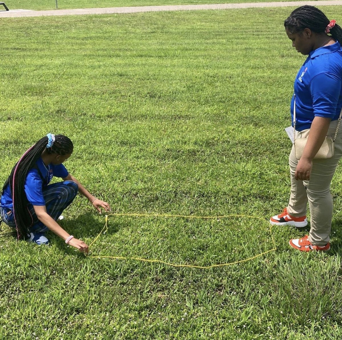 NOLAFSME's tweet photo. 🚨Sci High Students caught in action!! Check out Mr. Dunn's Environmental Science class, calculating species density on the greenway. And...a photo of the first baby toad to metamorphose in the classroom tank. If you see them, honk and wave👋
.
.
.
#scihigh #fsme #noscihigh #stem https://t.co/DZVFRlDvwe