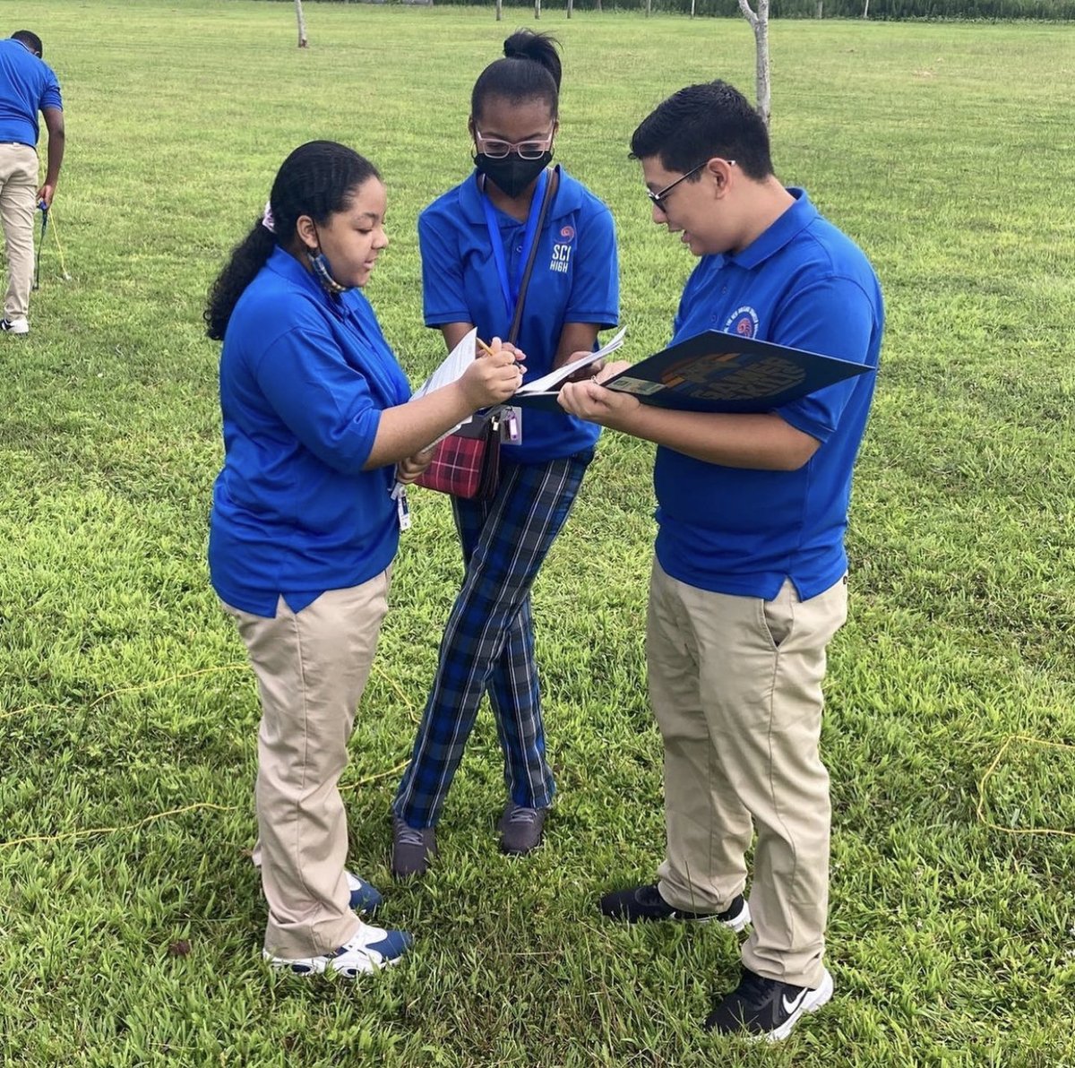 NOLAFSME's tweet photo. 🚨Sci High Students caught in action!! Check out Mr. Dunn's Environmental Science class, calculating species density on the greenway. And...a photo of the first baby toad to metamorphose in the classroom tank. If you see them, honk and wave👋
.
.
.
#scihigh #fsme #noscihigh #stem https://t.co/DZVFRlDvwe