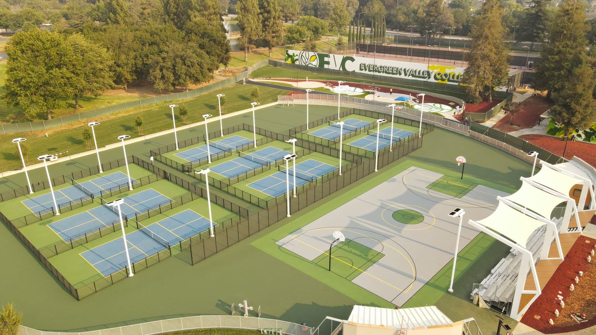VintageContrctr's tweet photo. Some awesome pics of the new sports complex at Evergreen Valley College! It boasts 8 new pickleball courts, a full-sized basketball court and a covered viewing area. We were very excited to work with the talented @Lewis_Tibbitts on this amazing project! 

#pickleballcourts https://t.co/5bjinvHPUs