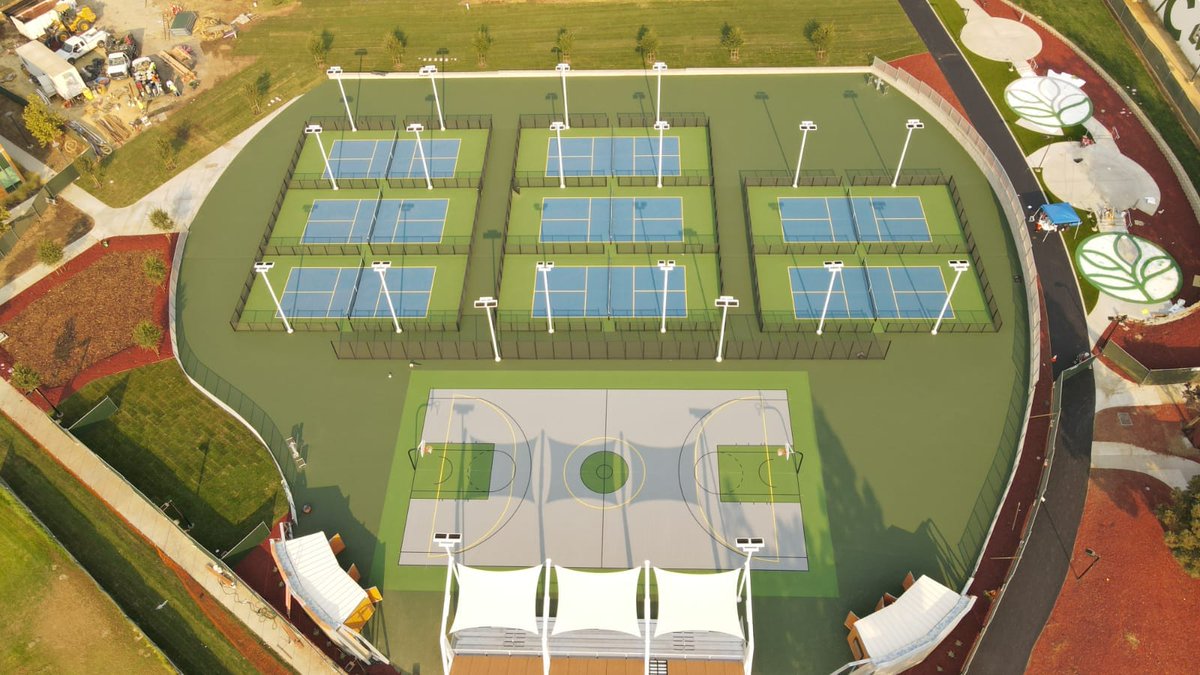 VintageContrctr's tweet photo. Some awesome pics of the new sports complex at Evergreen Valley College! It boasts 8 new pickleball courts, a full-sized basketball court and a covered viewing area. We were very excited to work with the talented @Lewis_Tibbitts on this amazing project! 

#pickleballcourts https://t.co/5bjinvHPUs