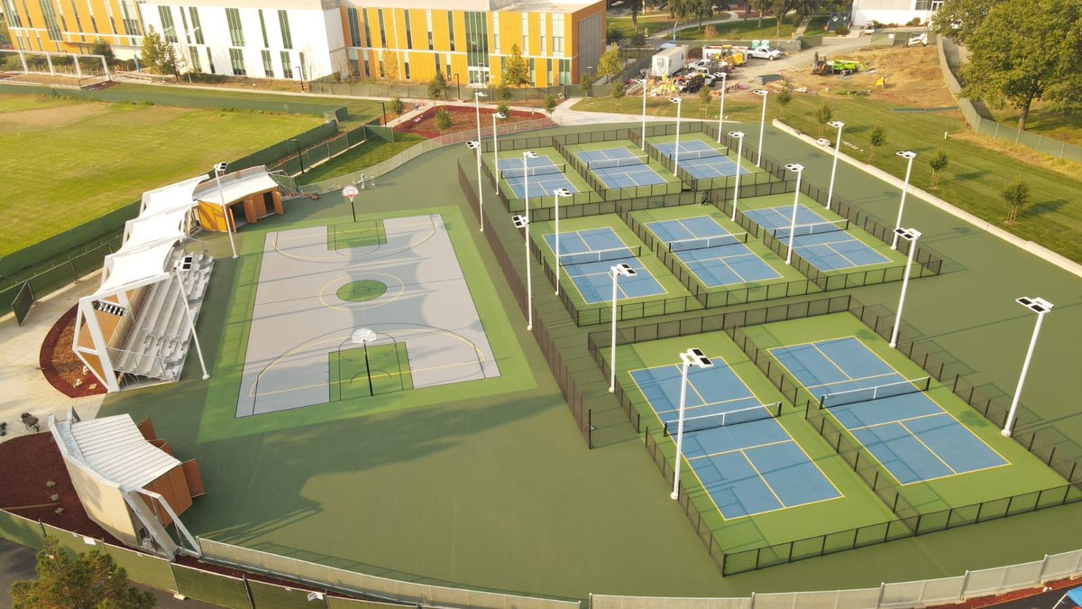 VintageContrctr's tweet photo. Some awesome pics of the new sports complex at Evergreen Valley College! It boasts 8 new pickleball courts, a full-sized basketball court and a covered viewing area. We were very excited to work with the talented @Lewis_Tibbitts on this amazing project! 

#pickleballcourts https://t.co/5bjinvHPUs