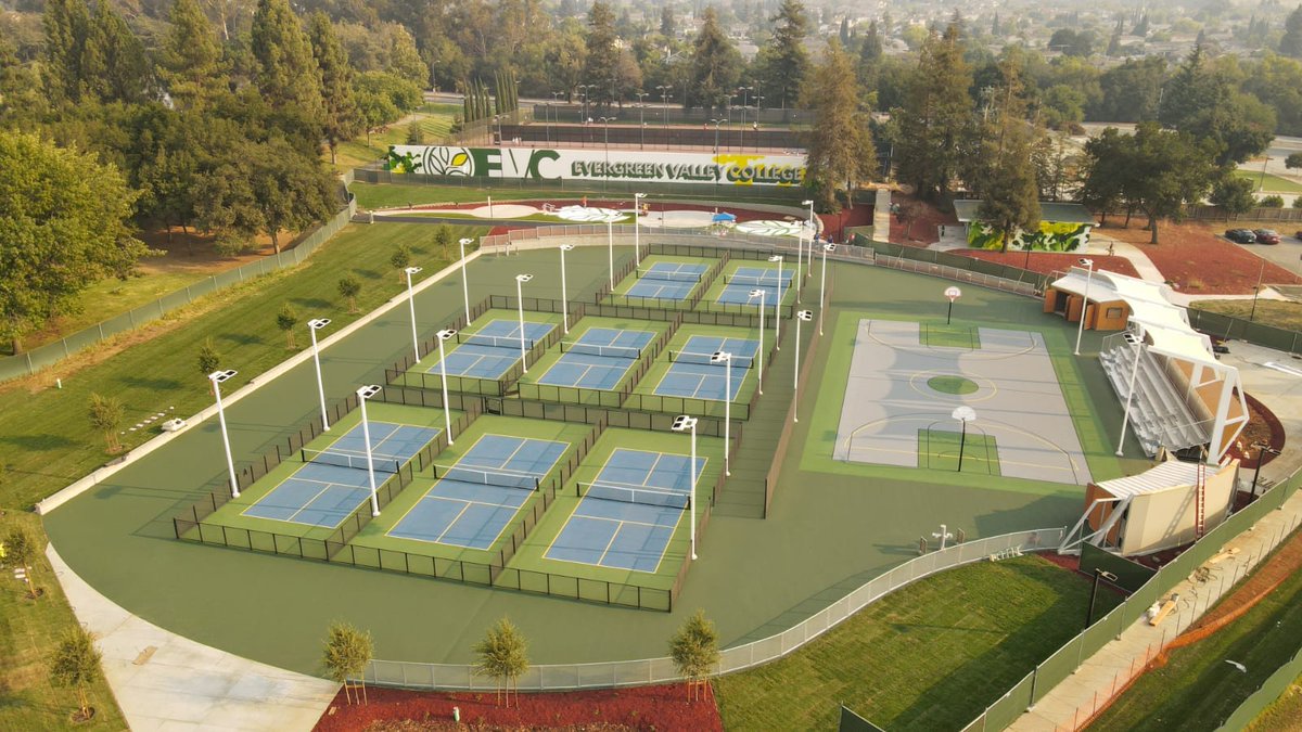 VintageContrctr's tweet photo. Some awesome pics of the new sports complex at Evergreen Valley College! It boasts 8 new pickleball courts, a full-sized basketball court and a covered viewing area. We were very excited to work with the talented @Lewis_Tibbitts on this amazing project! 

#pickleballcourts https://t.co/5bjinvHPUs