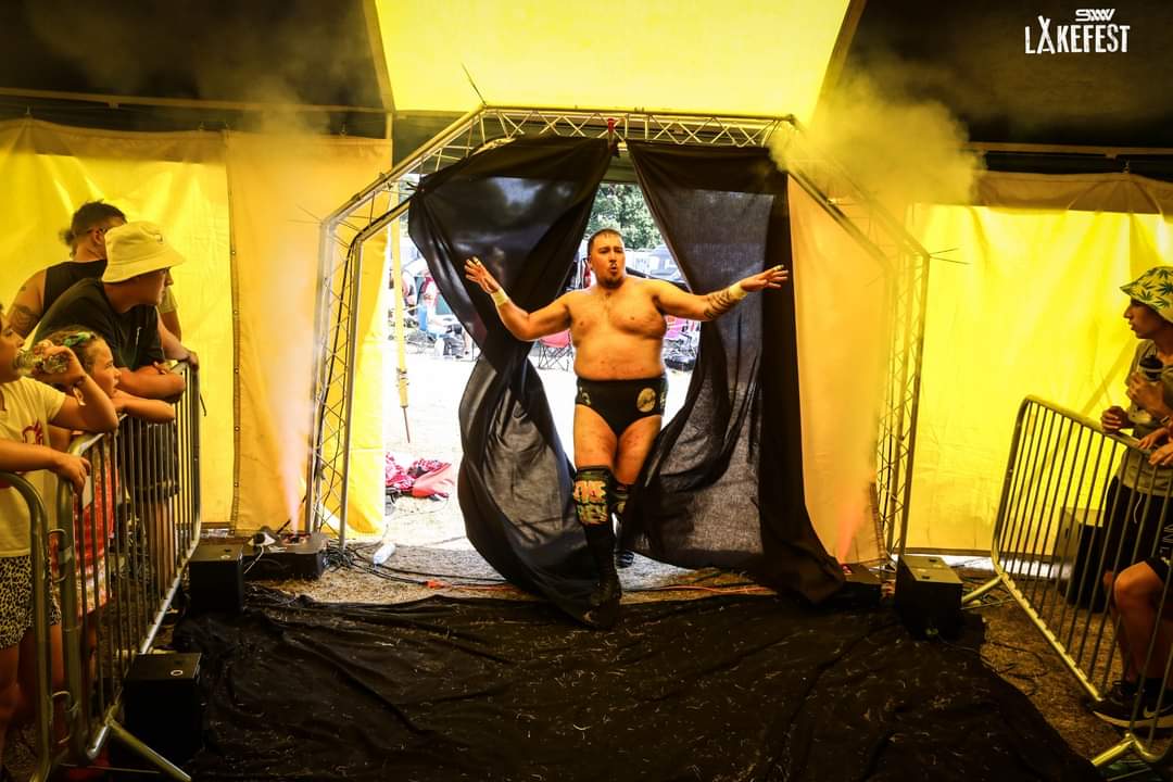 flynnsworldpw's tweet photo. FLYNN DADDY!
📷 @wrestleography
🤼♂️ @swwwrestling
🎪 @Lakefestuk
#Fesrival #Vibes #Funky #Wrestling #AlterEgo #Daddy https://t.co/RKKYlKLvcX