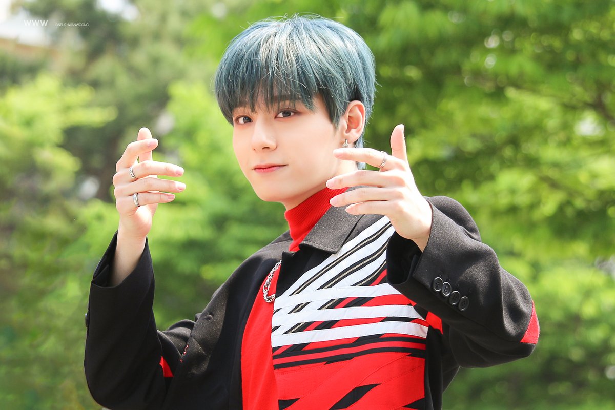 WorldWideWoong's tweet photo. 저녁 8시 26분 환웅시!!
#환웅이_생일떡주면_안잡아먹지
#SHINING_HWANWOONG_DAY
#환웅 #HWANWOONG #여환웅
#원어스 #ONEUS https://t.co/mKac95hAGx