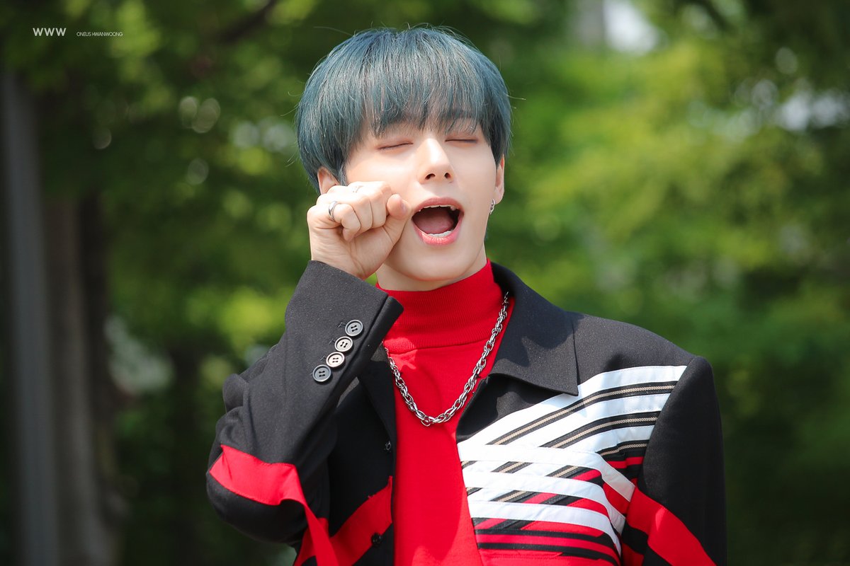 WorldWideWoong's tweet photo. 저녁 8시 26분 환웅시!!
#환웅이_생일떡주면_안잡아먹지
#SHINING_HWANWOONG_DAY
#환웅 #HWANWOONG #여환웅
#원어스 #ONEUS https://t.co/mKac95hAGx