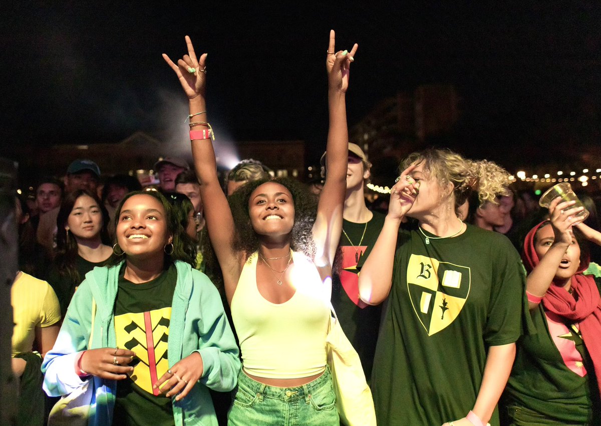 So many fantastic Welcome Experience events, including <a href="/USCconcerts/">USC Concerts Committee</a> Welcome Back Concert and @uscvandv's Spark. What a way to start the academic year!