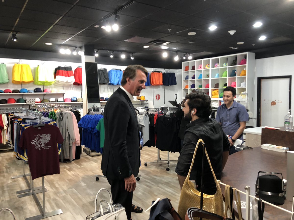 ChrisHorneWAVY's tweet photo. . @GovernorVA visits Thread Impressions an embroidery and personal logo store in the mall. Says he will work on getting more capital for minority owned businesses @WAVY_News https://t.co/cdp2GTBjte
