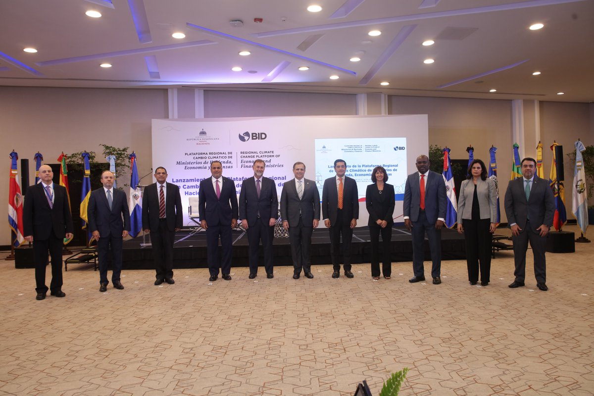 Nuestro país fue anfitrión del evento de lanzamiento de la Plataforma Regional de Cambio Climático de Ministerios de Hacienda, Economía y Finanzas de LAC. El @MinhaciendaRD asume la presidencia pro tempore de esta plataforma, y <a href="/el_BID/">Banco Interamericano de Desarrollo</a> funge como secretario técnico. ¡Enhorabuena!