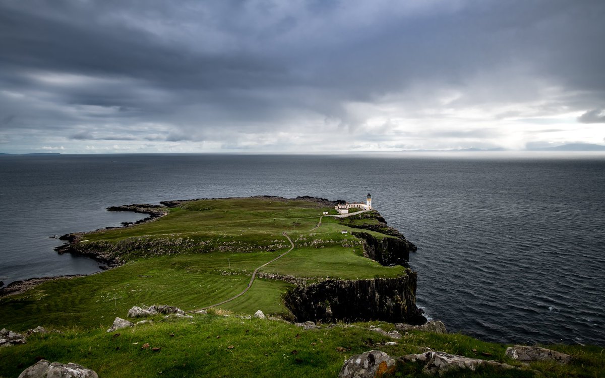🌊 N e i s t  T o  S e a  Y o u 🌊

I swear we did actually have some sunshine when we were in Scotland. Neist Point looked so good surrounded by moody cloud though!

happyhumanphotography.com/Features/Land-…