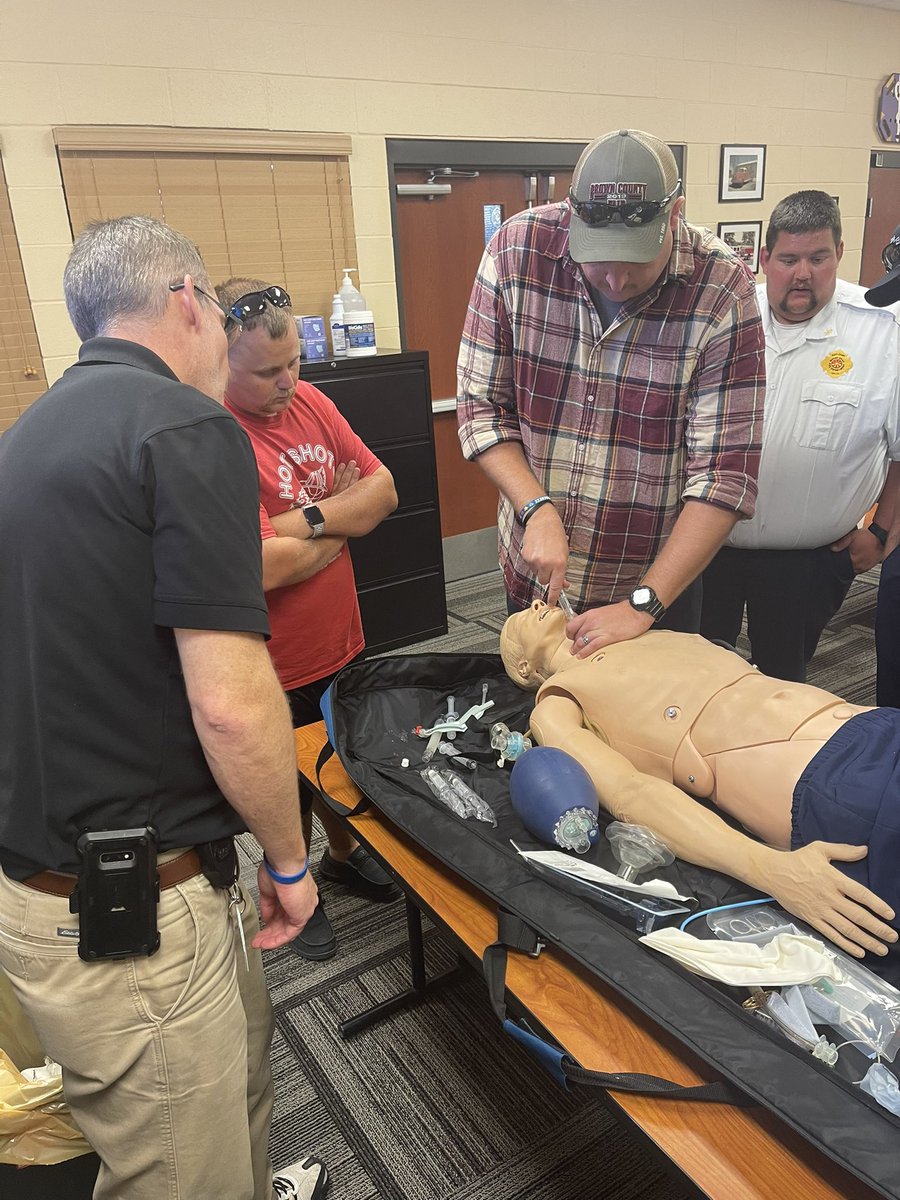mtorabfire's tweet photo. Tuesday night training taught by our Medical Director, @UCAirCareDoc was fantastic! Surgical and needle crics! https://t.co/duYheypuhq