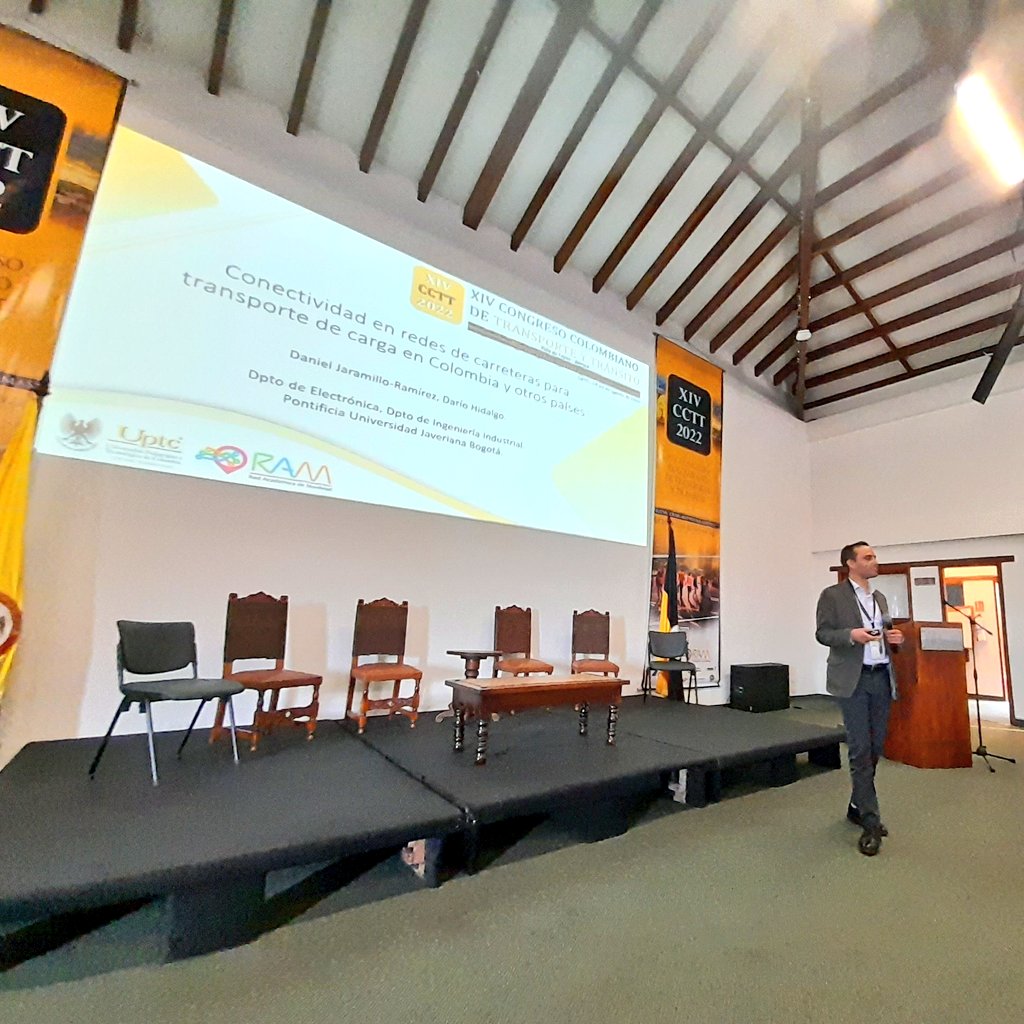 dhidalgo65's tweet photo. Con Daniel Jaramillo @InexpertoM @UniJaveriana presentamos la directividad de las carreteras en nuestro país 
#CCTT2022 https://t.co/il7jiWz7oT