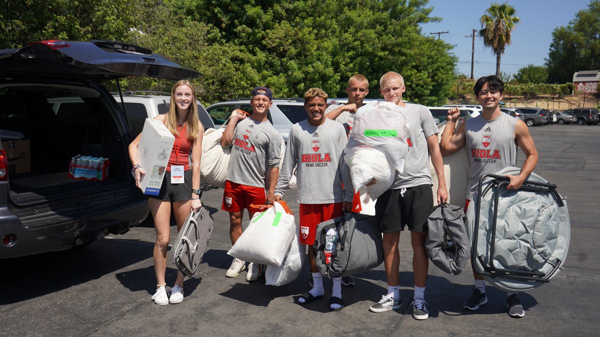 BiolaAthletics's tweet photo. MOVE IN DAY‼️
We are stoked to have everyone back on campus and see our student-athletes helping the incoming Eagles get moved into their dorms! 🦅 https://t.co/mNB728OFGi