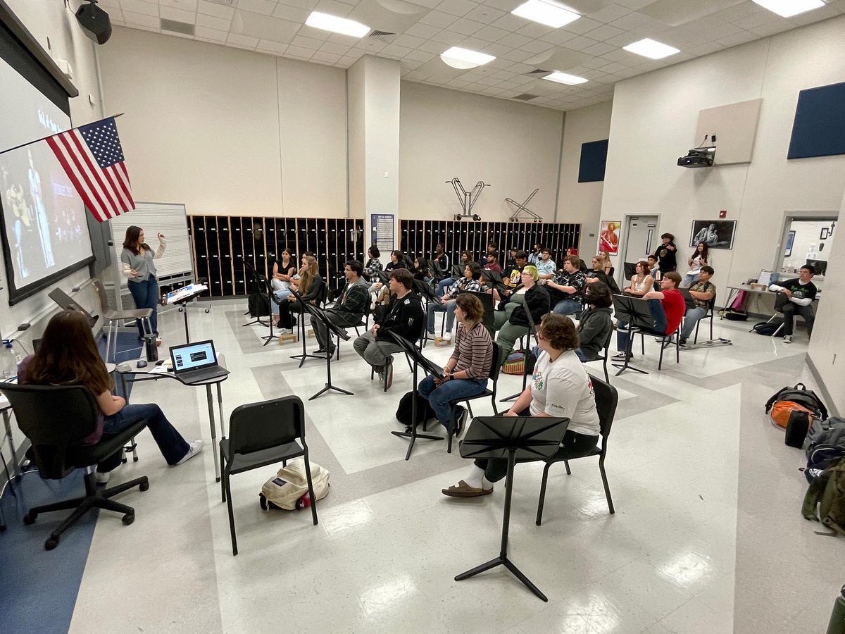 vmhs_APC's tweet photo. 1st meeting of the year! #vmhscorpus #eaglepride #ccisdproud #ccisdit #musicinschools #electronicmusician #musicproduction #modernband #dmcmusicdept https://t.co/f2GqZX1Zol