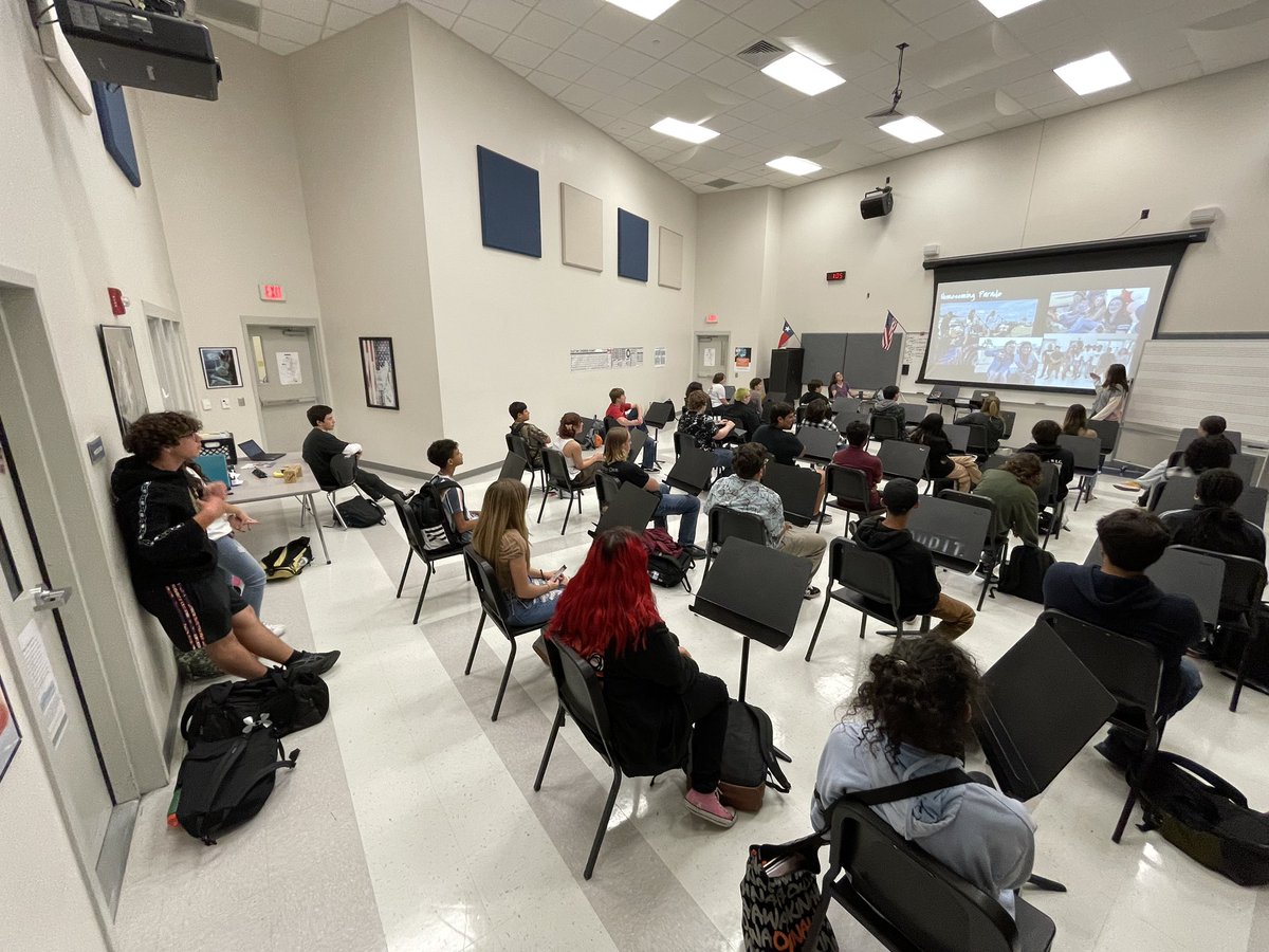 vmhs_APC's tweet photo. 1st meeting of the year! #vmhscorpus #eaglepride #ccisdproud #ccisdit #musicinschools #electronicmusician #musicproduction #modernband #dmcmusicdept https://t.co/f2GqZX1Zol