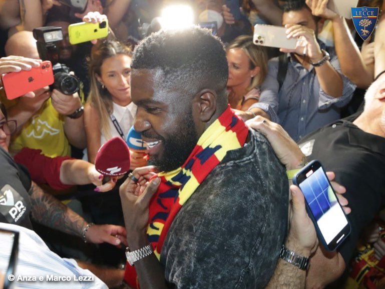 spaziolecce's tweet photo. Eccoloooo! @samumtiti 😍🇨🇵💛❤️#Umtiti #Lecce
#Calciomercato #Transfers #UsLecce #AvantiLecce #SerieA #Lecce1908 #SerieATIM #Salento #ForzaLecce https://t.co/bOV01pynSI