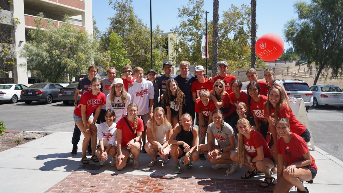 BiolaAthletics's tweet photo. MOVE IN DAY‼️
We are stoked to have everyone back on campus and see our student-athletes helping the incoming Eagles get moved into their dorms! 🦅 https://t.co/mNB728OFGi