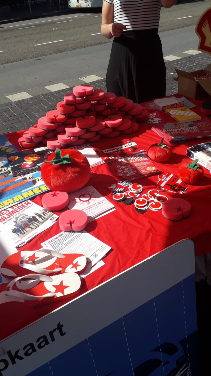 spnijmegen's tweet photo. Vandaag verwelkomden onze jongeren eerstejaars studenten voor de @HANnl op de introductiemarkt! @SPjongeren @SPJongeren024 #HANintro https://t.co/kRjEc6DZhw