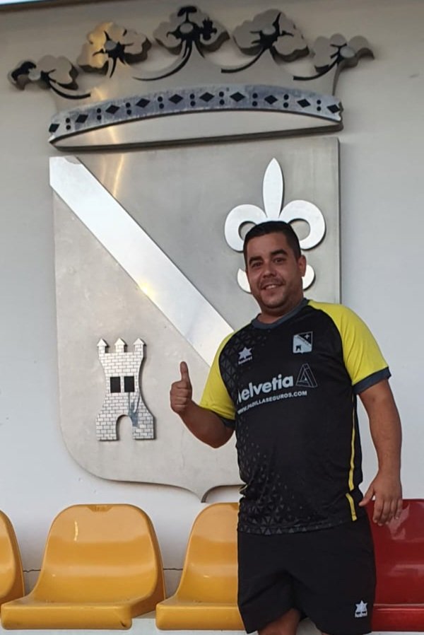 Begijar_CF_1975's tweet photo. CUERPO TÉCNICO 

FICHAJE 

Seba Moreno López, "Angua" se incorpora al Cuerpo Técnico del Begíjar CF, para realizar labores de Fisioterapia. 

Bienvenido ‼️

💛🖤💛🖤 https://t.co/yCNtp5on5W