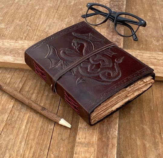 LeatherJournal1's tweet photo. The Leather Journals Notebook Double Dragon Design Handmade Paper Leather Diary for Men and Women Brown Color 7 x 5 Inch

#travelersnotebook #stationeryaddict #maker #leathernotebookcover #leather #journals #leatherwork #stationary #leathercraft #bulletjournal #notebooklover https://t.co/d54ujkwZEw