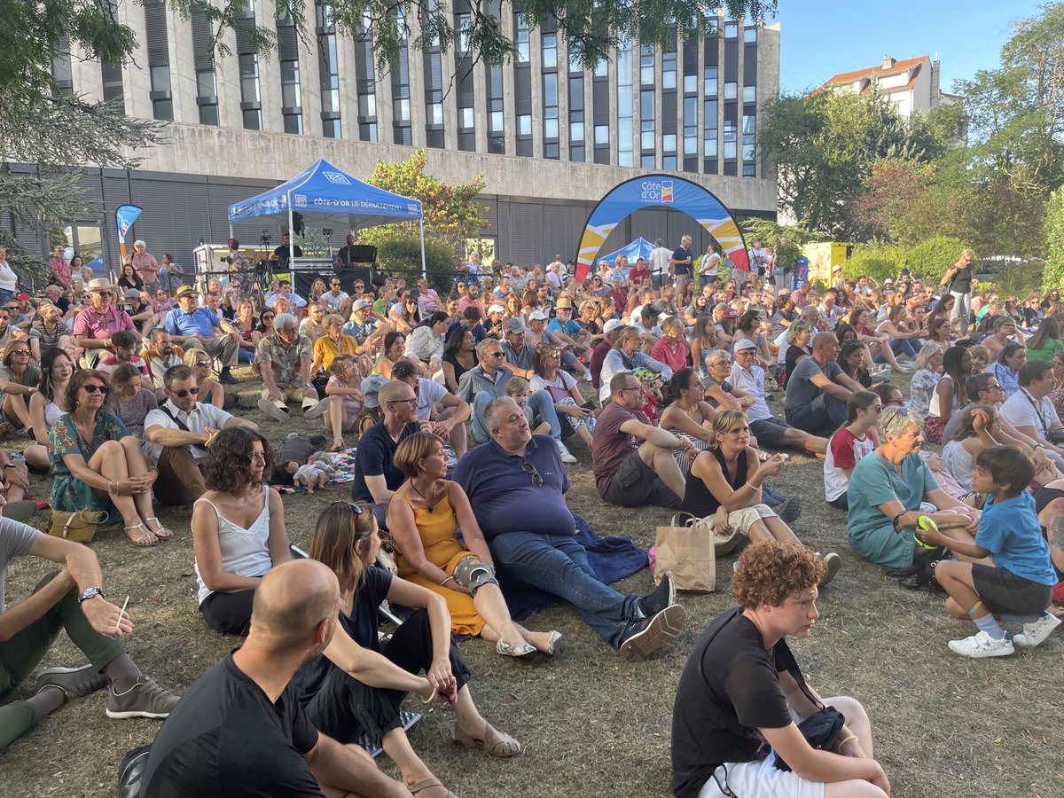 Sauvadet's tweet photo. Showcase du @CD_CotedOr en partenariat avec @k6fm ce soir dans les jardins du Département !

Avec des artistes locaux et nationaux de talent pour nous faire un vivre un beau moment d’été.
La culture en Côte-d’Or c’est partout et pour tous ! 

🎶 #divafaune @elephanzmusic #Malo’ https://t.co/I7qLg0kgKa