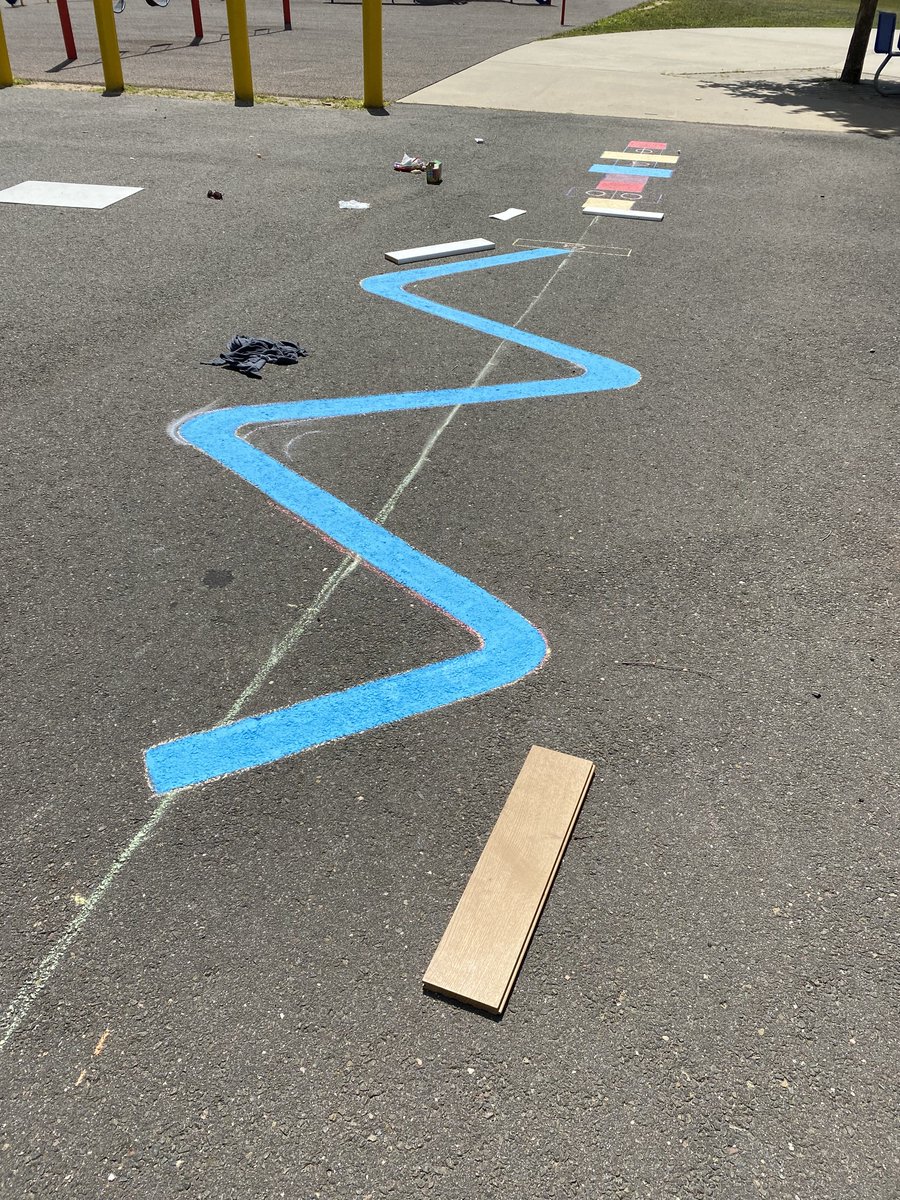 CLSPrincipal_'s tweet photo. Thank you to @clspto for giving us this cool sensory path for our students to use and the Ellington BOE for your support on the project. We appreciate the community's investment in our students.🧑🎓🛝🎨 @Ellington_CT @ellingtonBOE #clsstripes https://t.co/AecrjviIOx