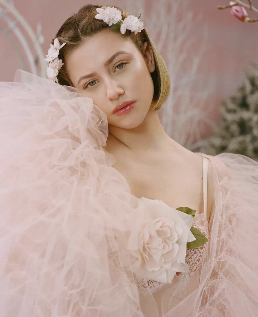 FilmUpdates's tweet photo. Lili Reinhart is set to star in an upcoming queer period piece. 

https://t.co/5r6x2Rm4Nq https://t.co/UQXoklxWXi