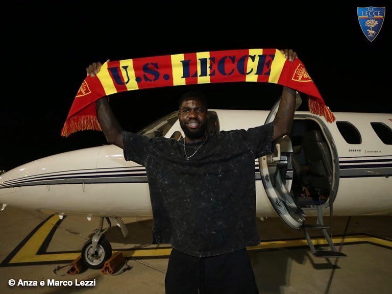 spaziolecce's tweet photo. Eccoloooo! @samumtiti 😍🇨🇵💛❤️#Umtiti #Lecce
#Calciomercato #Transfers #UsLecce #AvantiLecce #SerieA #Lecce1908 #SerieATIM #Salento #ForzaLecce https://t.co/bOV01pynSI