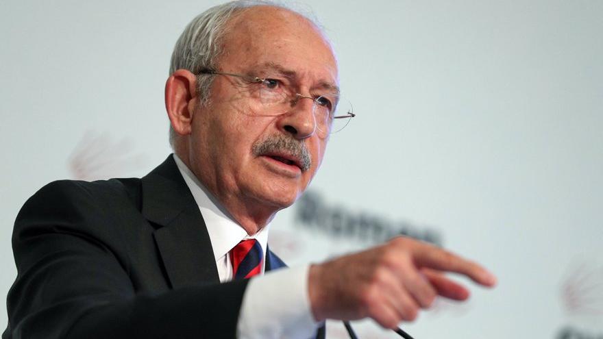 sputnik_TR's tweet photo. Kılıçdaroğlu, Gülşen'in tutuklanmasının ardından hakim ve savcılara seslendi: Hukuka, adalete ihanet etmeyin, sanatçıyı hemen serbest bırakın https://t.co/36y8EdNvy8 https://t.co/BglMcaqfYy