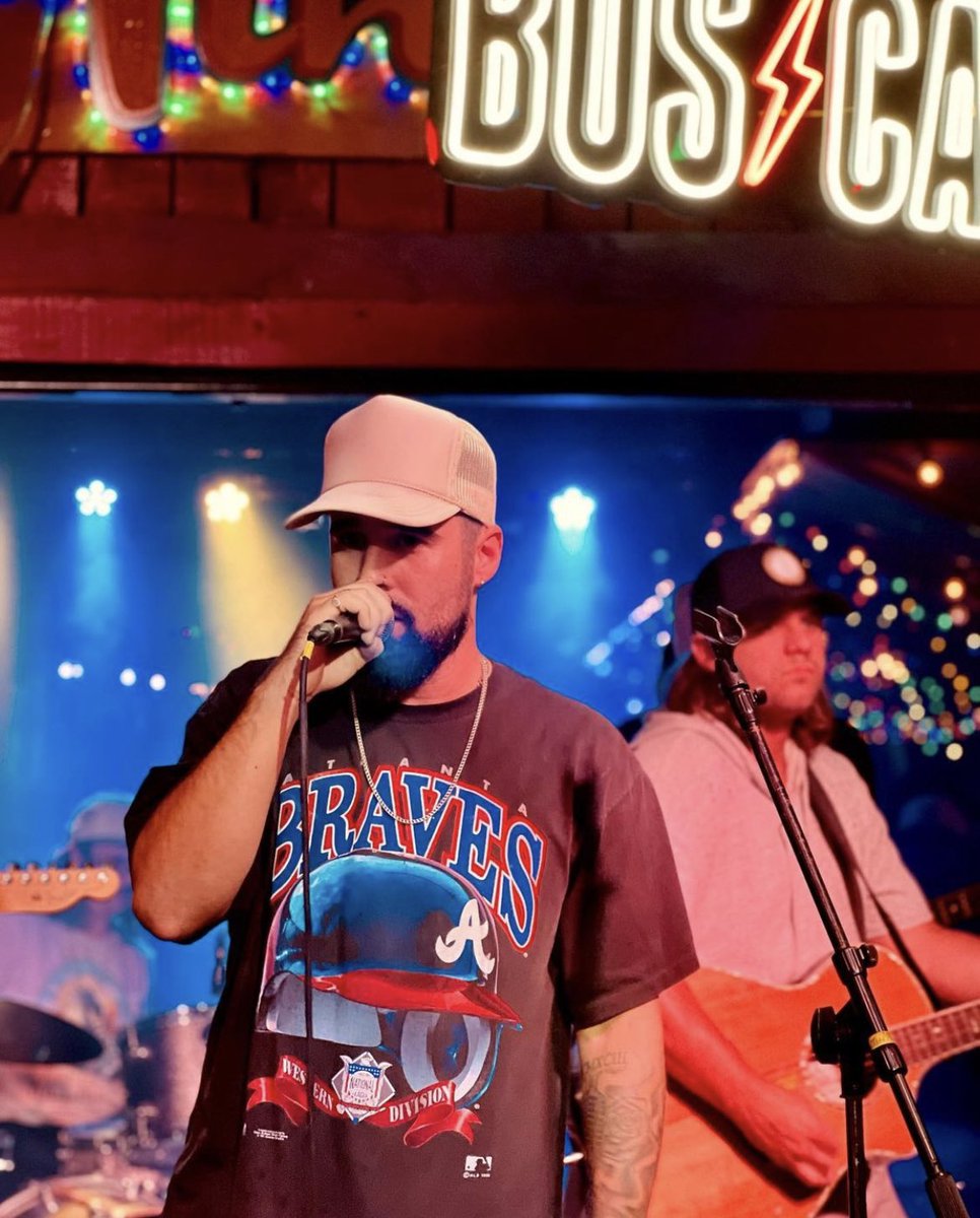 We’re switching gears into weekend mode a little early with some <a href="/jordan_james_/">Jordan James</a> 🤙🤙

How are y’all Truckin' Around?

#jordanjames #truckinaround #countrymusic #countrymusician #trucks