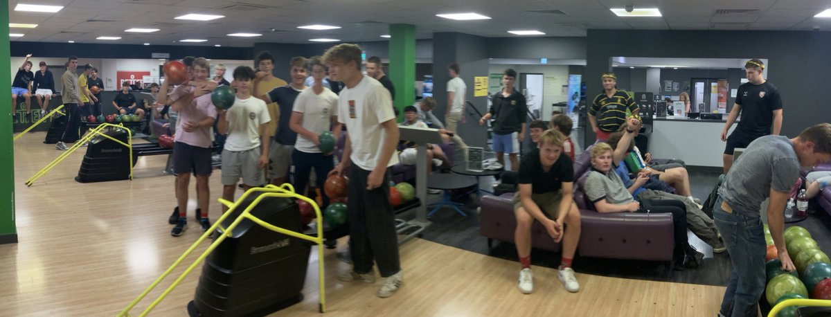 abingdonrugby's tweet photo. Day 2 of our U16 &amp; U18 #preseason rugby 🏉 tour of #Bath ✅ A morning of field training #Lineoutlaunch #ChargeZone #HardWork #TeamWorkMakingTheDreamWork #Romans #MrBoombastic #GroupBath #AbingdonSchoolRugby https://t.co/0EJa05u8LL