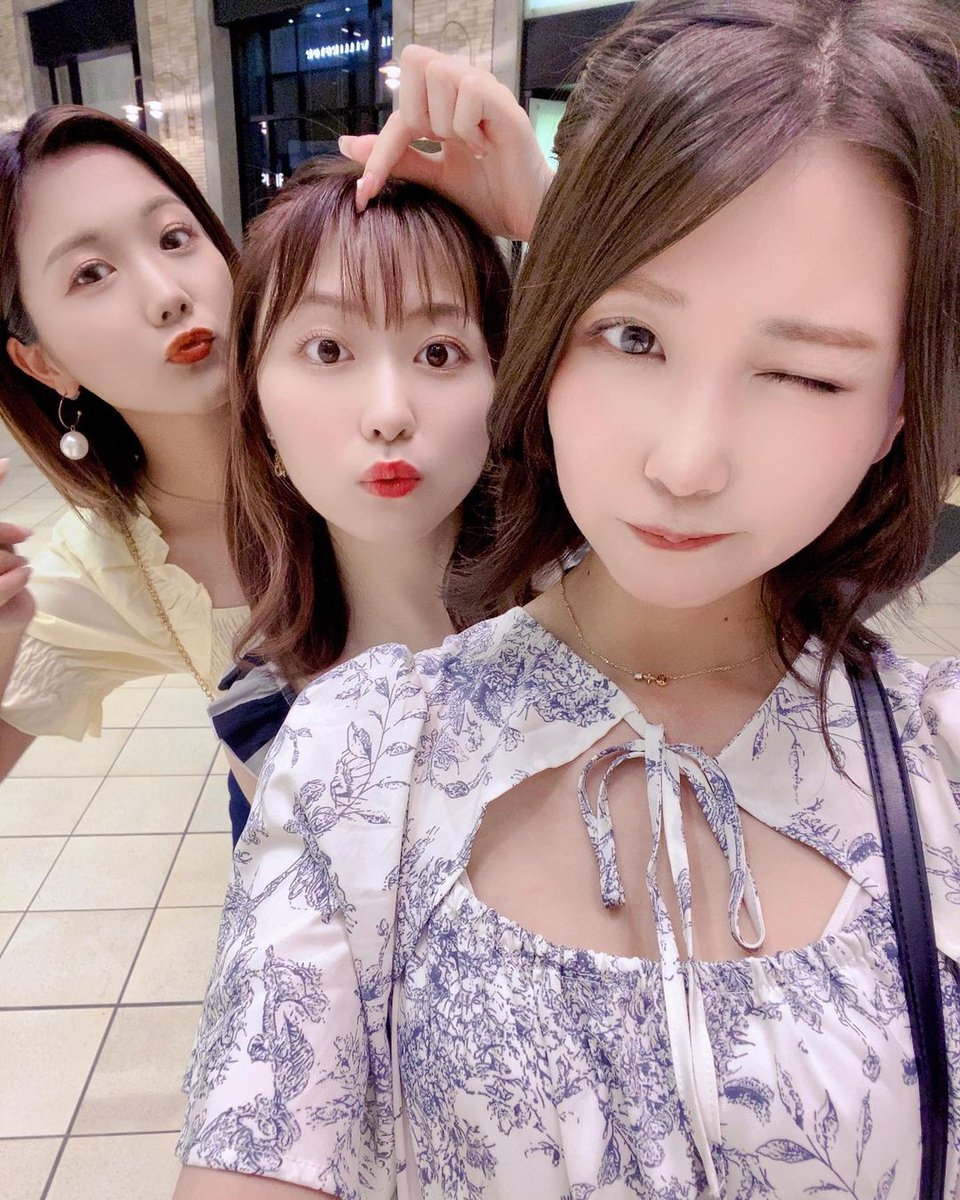 Sisters in groups, double the happiness🥰