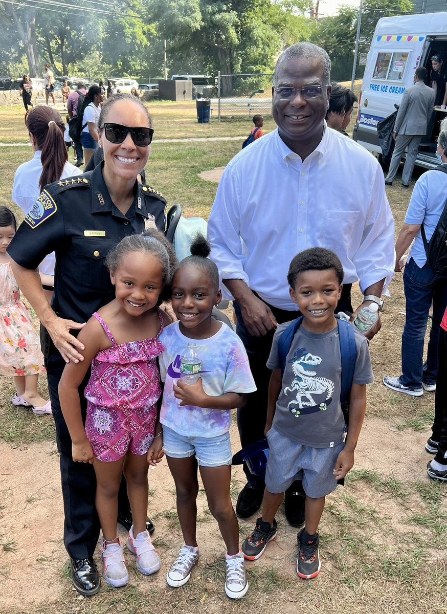 BostonPatrolmen's tweet photo. Couldn’t agree more, Nora. Nobody does community policing and trust building better than BPD. Keeping our city and our young people safe is what we strive to do everyday. #SaferBoston https://t.co/BOsC7DSPFH
