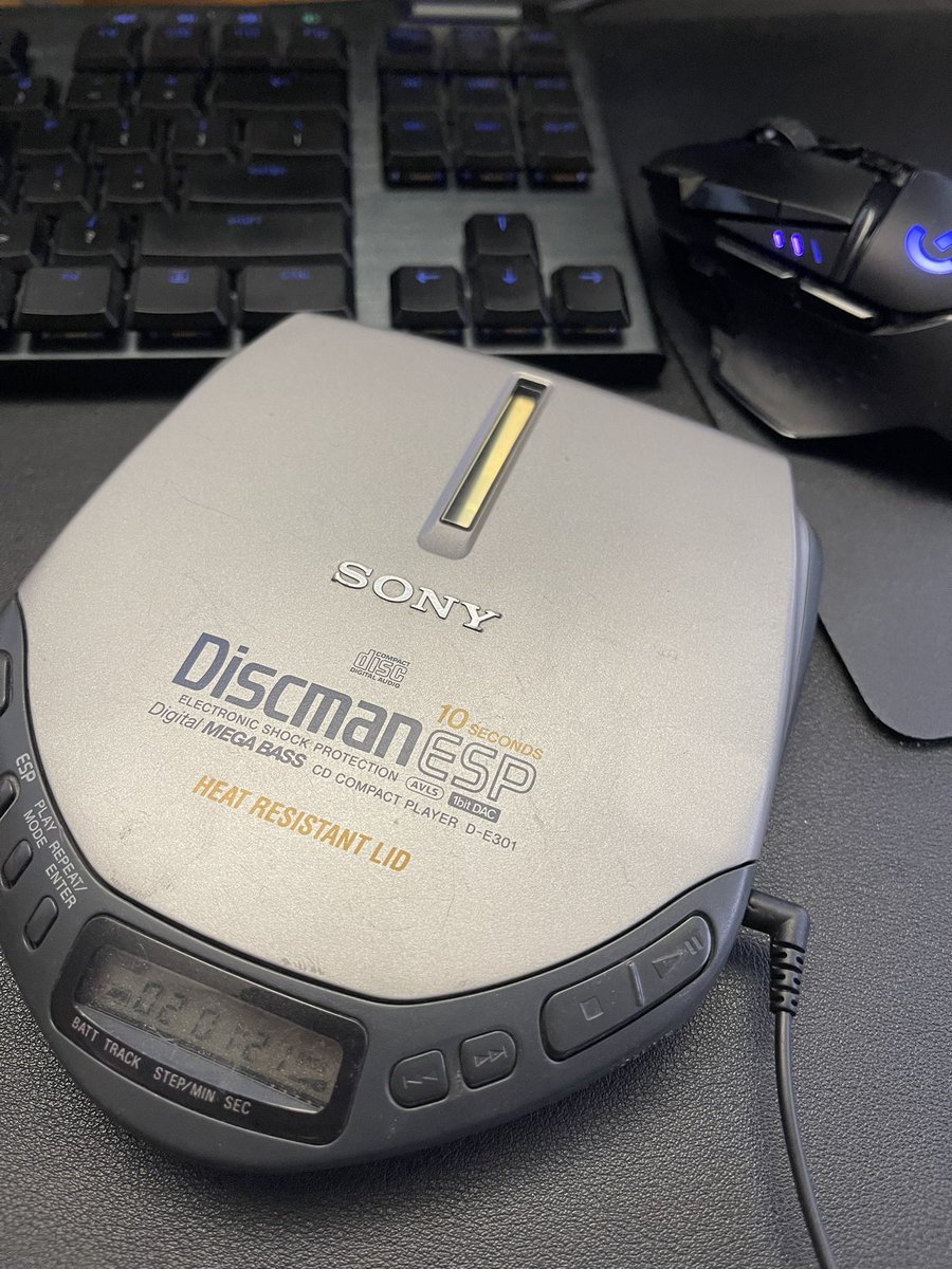 accomplice84's tweet photo. What year is it?!? https://t.co/dWGGxU1X11