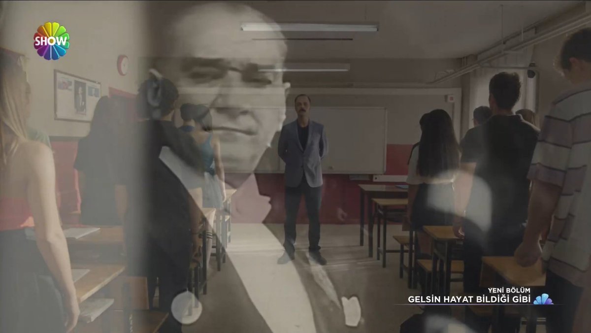 DTural's tweet photo. Tüylerim diken diken.. Şu sahneyi yazan, çeken, oynayan ve emek gösteren herkesin güzel yüreğine sağlık. Çok çok başarılı bir sahneydi. Mustafa Kemal Atatürk ve silah arkadaşları her daim kalbimizde.. #GelsinHayatBildiğiGibi 👏👏 https://t.co/xxECRby6Gv