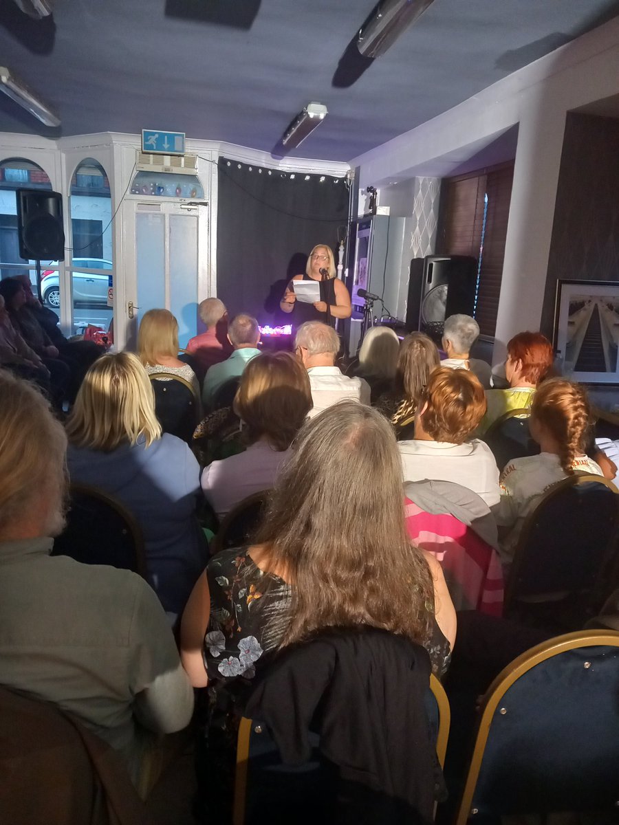 NornIrishFarmer's tweet image. Fantastic night at @tenx9 event in @McCooeysNewry
Full House, great storytellers. Thank you @IurCinnFleadh for a weekend of culture