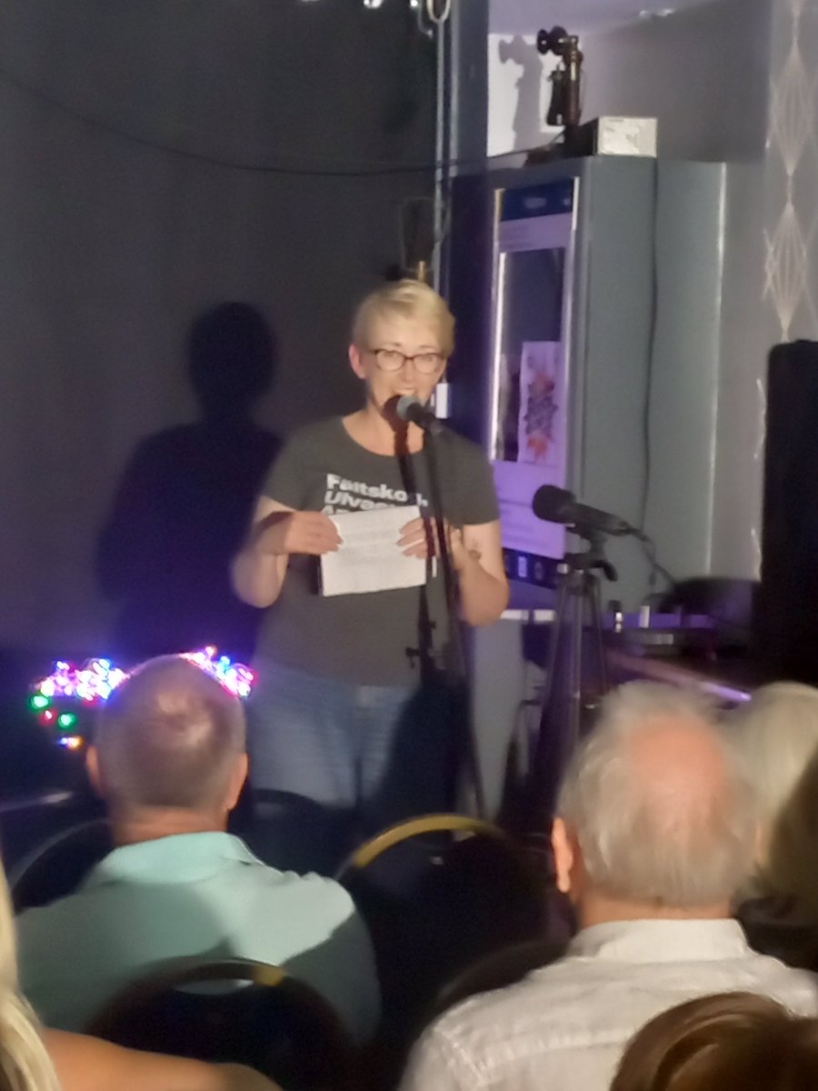 NornIrishFarmer's tweet image. Fantastic night at @tenx9 event in @McCooeysNewry
Full House, great storytellers. Thank you @IurCinnFleadh for a weekend of culture