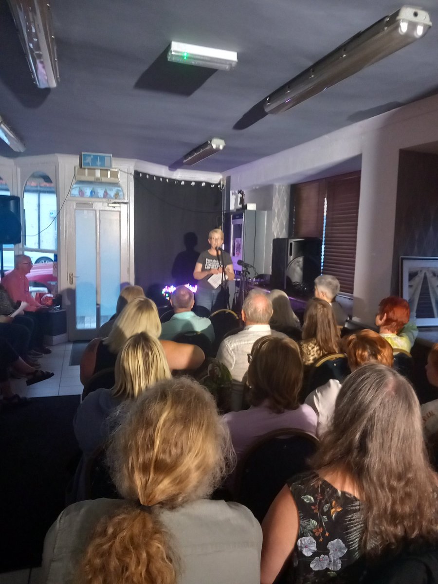 NornIrishFarmer's tweet image. Fantastic night at @tenx9 event in @McCooeysNewry
Full House, great storytellers. Thank you @IurCinnFleadh for a weekend of culture