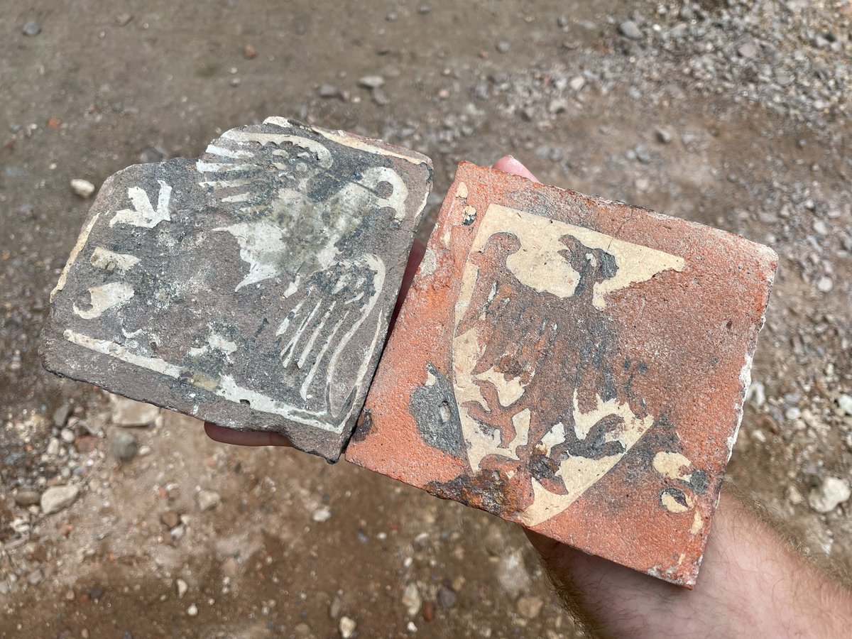 #FindsFriday - 2 medieval floor tiles from the Grey Friars church where King Richard III was buried. On the left, an eagle displayed and on the right the coat-of-arms of Richard Earl of Cornwall. #RichardIIITenYearsOn #Leicester #Archaeology @uniofleicester @ArchAncHistLeic