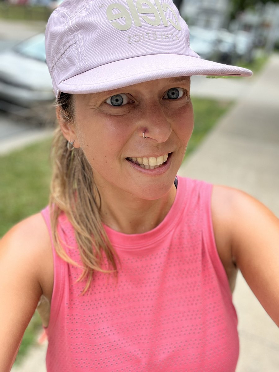 CrystalRunsFree's tweet photo. Wednesday - was supposed to be speed work, but my HR was high for some reason. So, it was a 7.5 KM easy paced run. 
Today - got the speed work done! 1KM intervals are 😅😅
Less than 7 weeks till @ChiMarathon! #runchat #selfcare #fitness #marathontraining https://t.co/FtD8d9sfCy