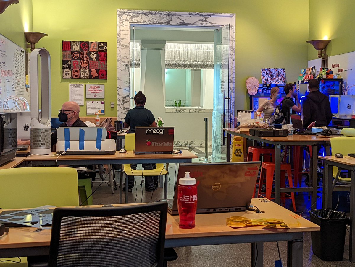 yorickgarcia's tweet image. Back at my favorite place in the world. #cplmakerlab.