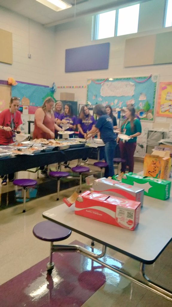 THopLeads's tweet photo. A tasty lunch from Sal's by Victor coupled with a little karaoke is all we need to get us pumped for Open House! See you soon, Stars! #wmeStars @WallerMillES https://t.co/dV9kzcWvdM