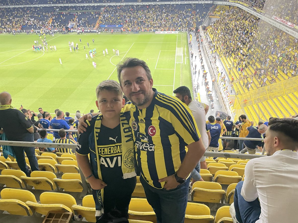 selimcavus's tweet photo. Oğlum @AkilEmir ile Fenerbahçe - Austria Wien maçına gittik. 4-1 gibi net bir skor ve iyi futbol ile anı hanemize bir yenisini daha ekledik. @Fenerbahce #FbvsAw https://t.co/xWOOKtwo9L