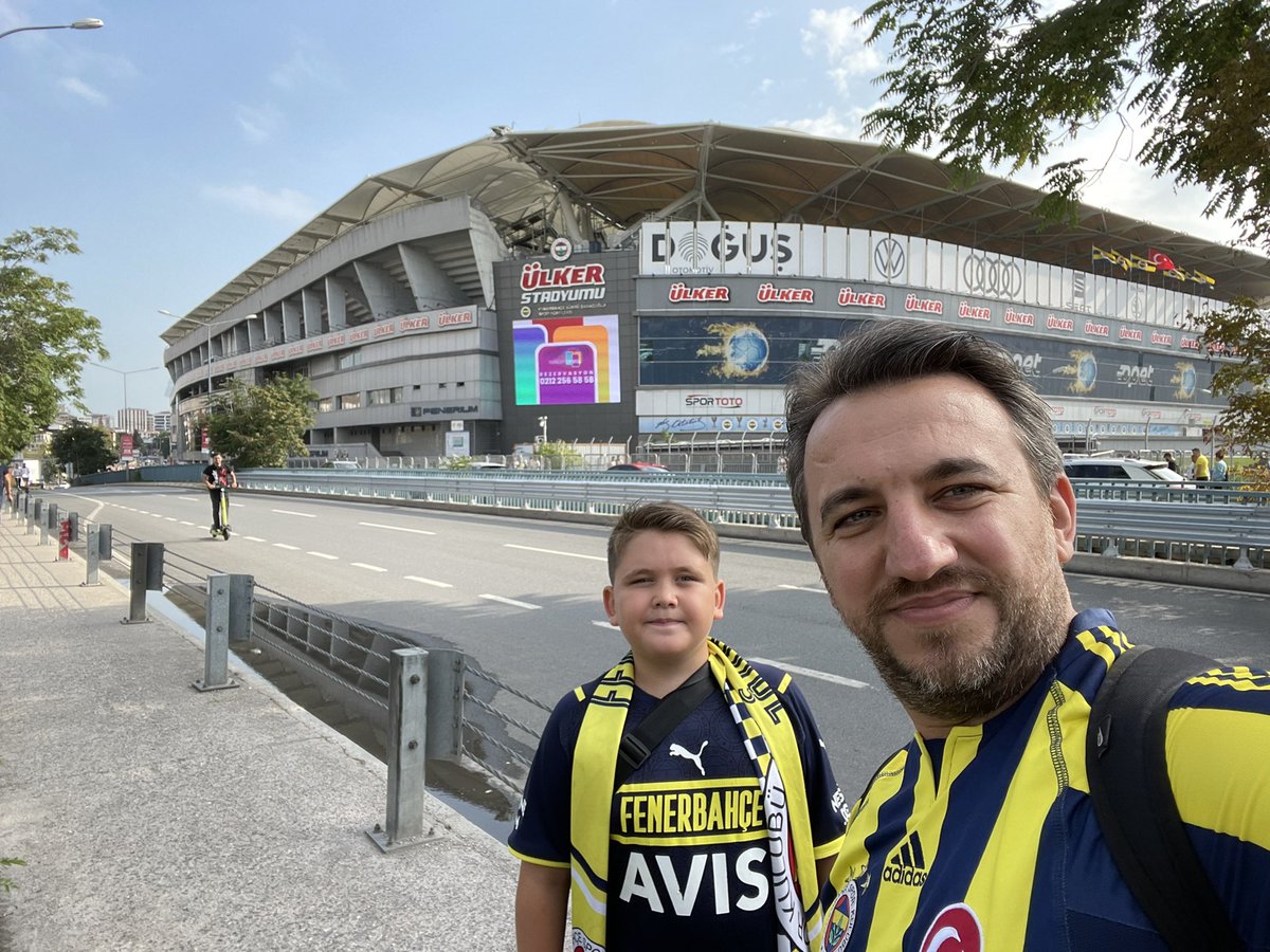 selimcavus's tweet photo. Oğlum @AkilEmir ile Fenerbahçe - Austria Wien maçına gittik. 4-1 gibi net bir skor ve iyi futbol ile anı hanemize bir yenisini daha ekledik. @Fenerbahce #FbvsAw https://t.co/xWOOKtwo9L