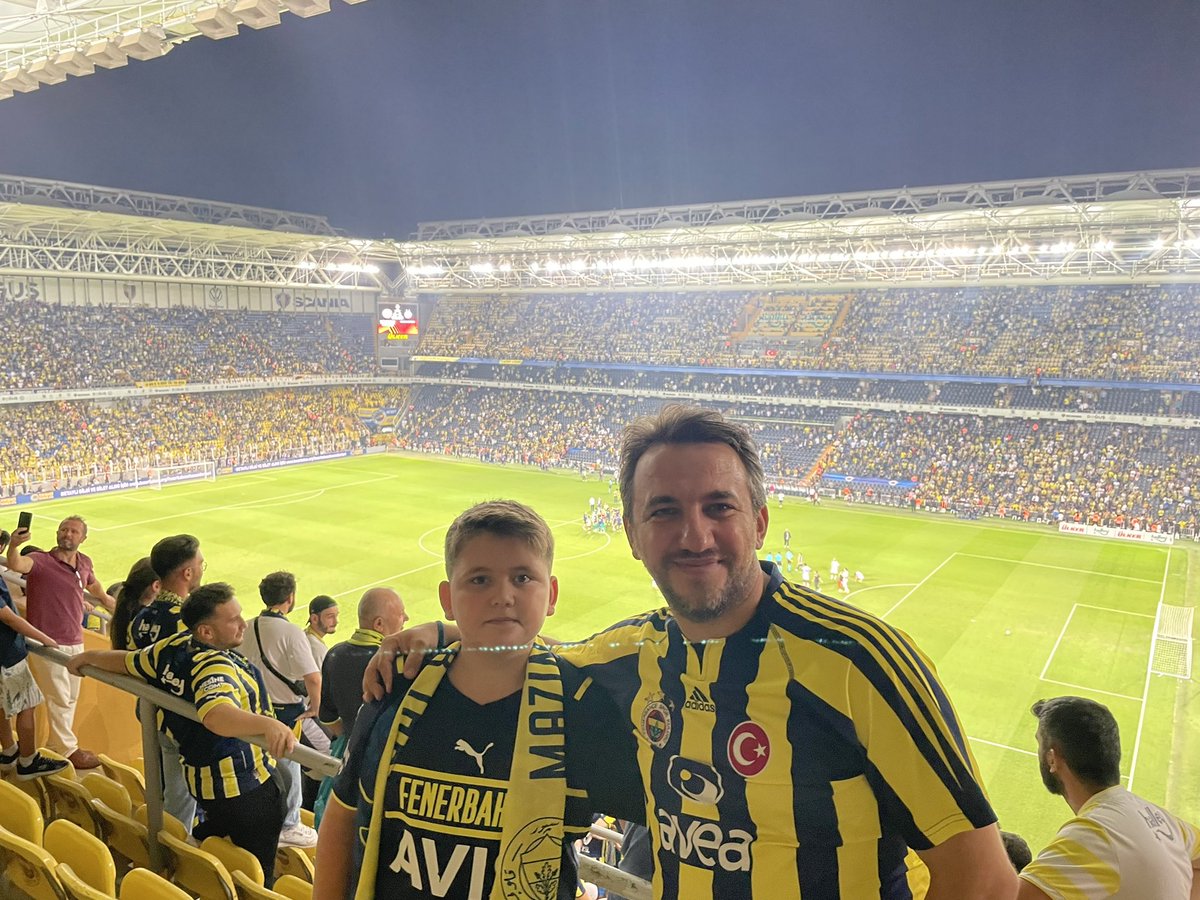 selimcavus's tweet photo. Oğlum @AkilEmir ile Fenerbahçe - Austria Wien maçına gittik. 4-1 gibi net bir skor ve iyi futbol ile anı hanemize bir yenisini daha ekledik. @Fenerbahce #FbvsAw https://t.co/xWOOKtwo9L