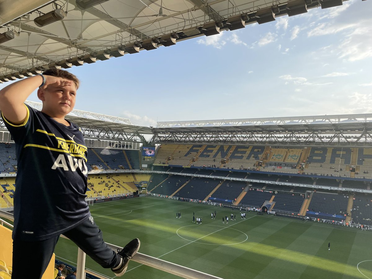 selimcavus's tweet photo. Oğlum @AkilEmir ile Fenerbahçe - Austria Wien maçına gittik. 4-1 gibi net bir skor ve iyi futbol ile anı hanemize bir yenisini daha ekledik. @Fenerbahce #FbvsAw https://t.co/xWOOKtwo9L