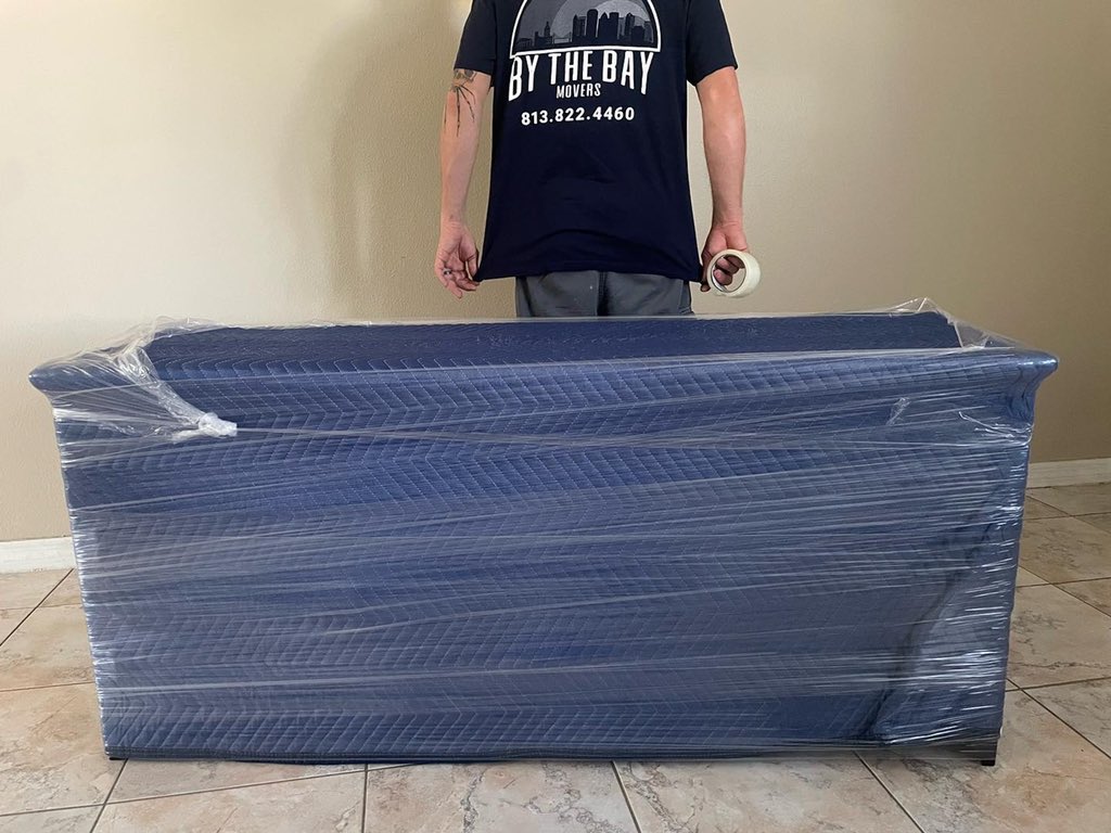 bythebaymovers's tweet photo. No damages here‼️We make sure to always pad and wrap your furniture to prevent damages and take the best care of your belongings!! ✅✅ #movingcompany #movers #bythenaymovers https://t.co/VcT6skdoLo