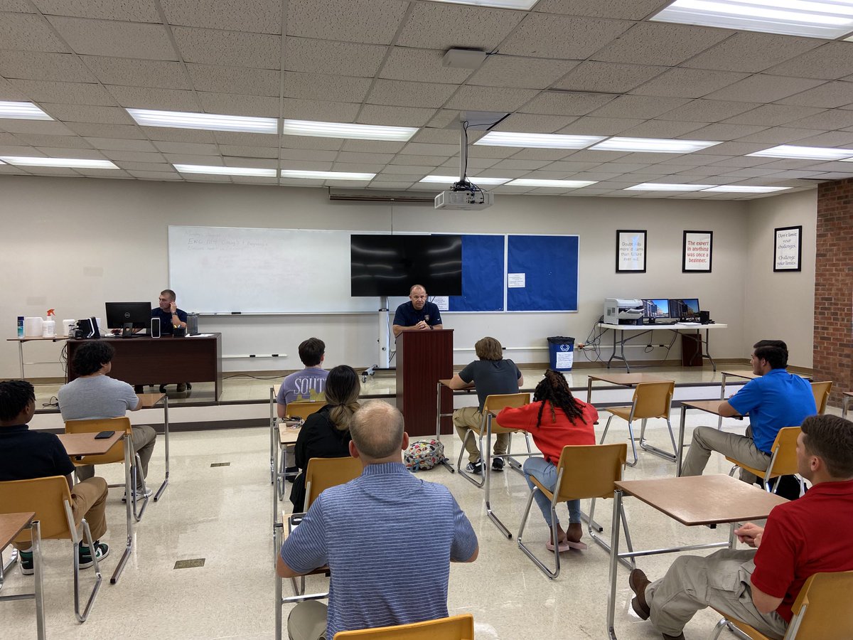 MHPTroopF's tweet photo. Thank you, Captain Turnipseed and Lt. Elkins for speaking to the C.O.R.E. class today about what it takes to become a Trooper. #CourtesyServiceSafety #MHPCORE https://t.co/3AdJ0qkdYC