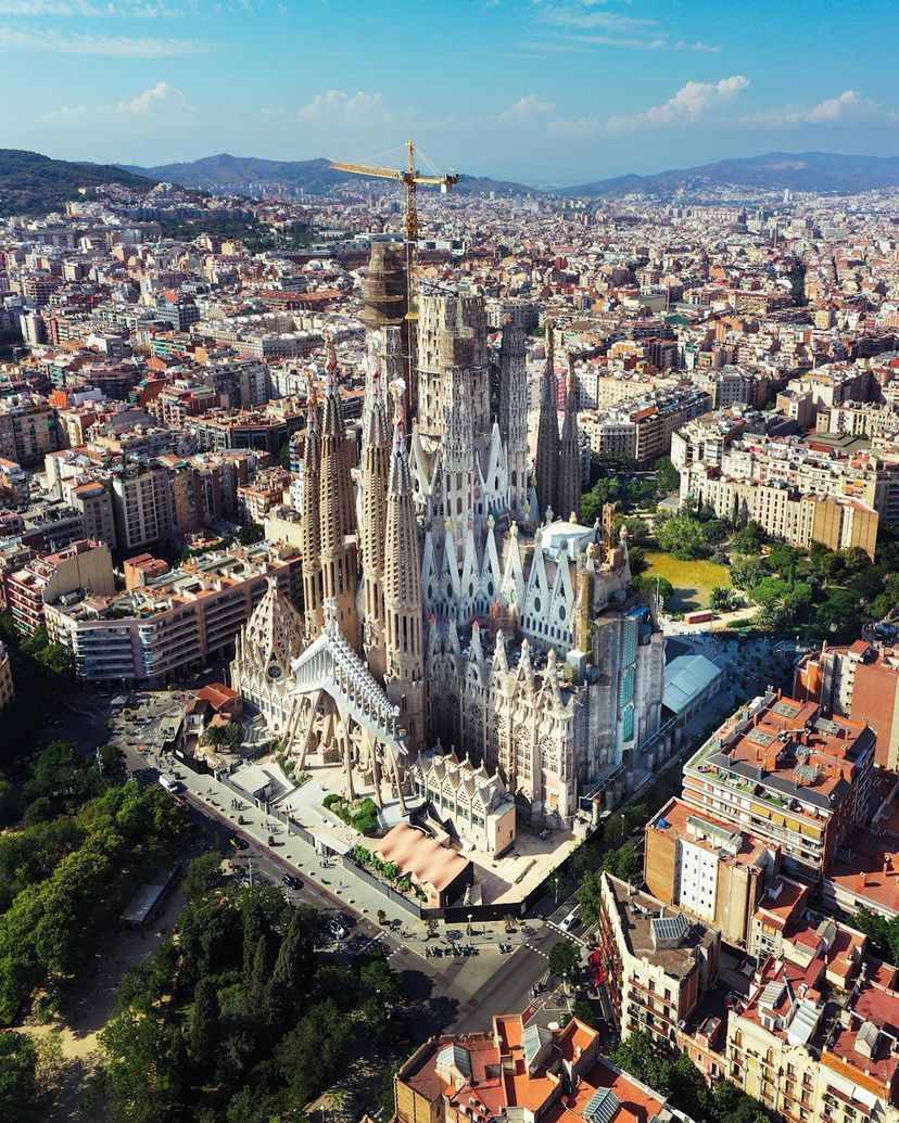 wolfdesignstx's tweet photo. “La Sagrada Familia”❤️ Did you know, the famous Sagrada Familia church in Barcelona, Spain has been under #construction for over 140 years and it is not expected to be completed at least until 2028, according to the earliest estimates.
@wolfdesignstx 👓
🌎 https://t.co/pggd17Uswx https://t.co/PVst6phvbh